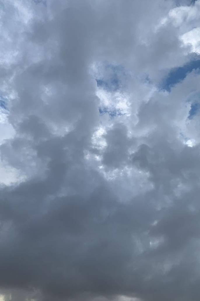 hhkk2__'s tweet photo. كونوا لُطفاَء كـ الغيوم
 تُمطر خيراً وتمضي بسلام ❤️🌧️ https://t.co/MsrvU1Z4NN