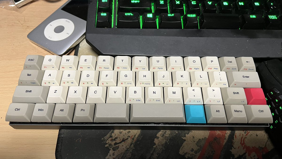 MlcStaff's tweet photo. これでわかり易くなった。
このキーボードのストローク感はApple ADB Keyboard を思い出させるねー。
愛用していたGS Keyboardはもうちょっと軽めだったかな。
#akiba
#40%
#VORTEXCORE https://t.co/xv2g3Uxsak