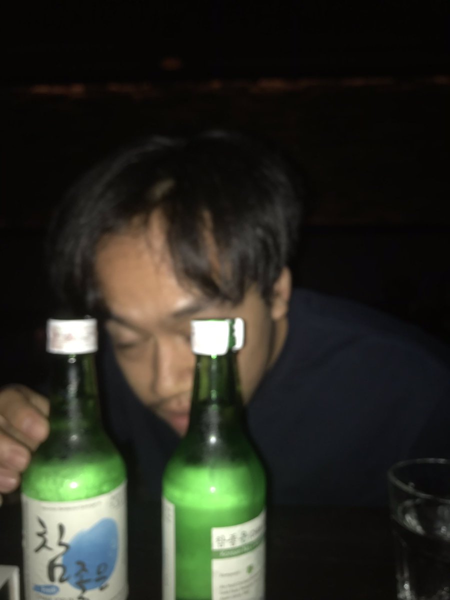 ka9eyamaa's tweet photo. Ya walaupun telat aku tetep mo bilang, Thanks to @CubicBar sihh makasi banyak2 telah ngenalin aku dengan teman2 baruku, pertama kali daebak duduk sendiri:( diakhiri dengan daebak duduk rame2:(( dan jadi the last daebak:( makasi ya cubic udh mau muterin tembang kpop! https://t.co/sbVgSA5Zw6