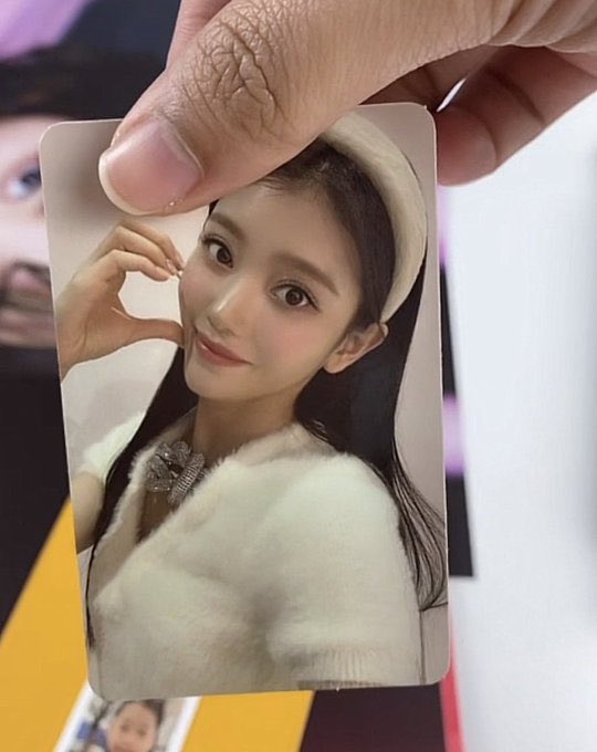 xiaotingzones's tweet photo. #xiaoting heart cheek photocard??? https://t.co/dbe7QqGkLB