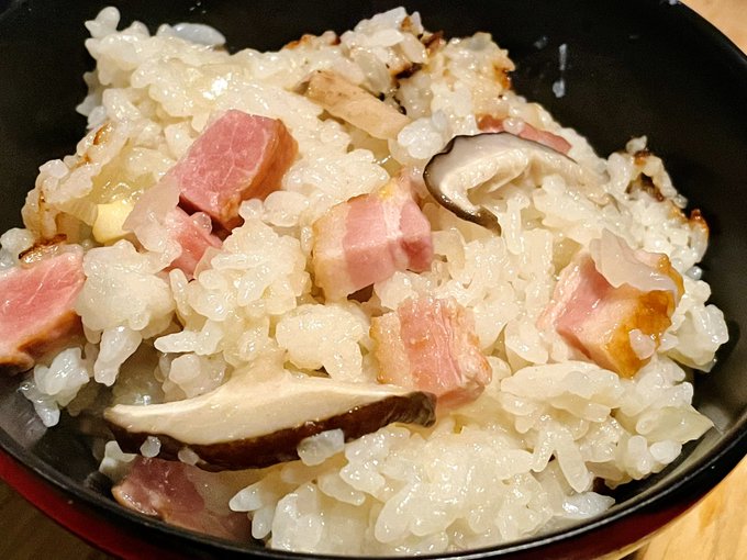 ベーコン椎茸釜飯うめえ 