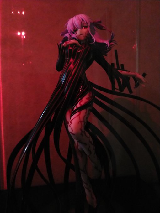 マキリの杯を匣に収めることに成功しました。こいつとうとう電飾に手を出したらしいな 