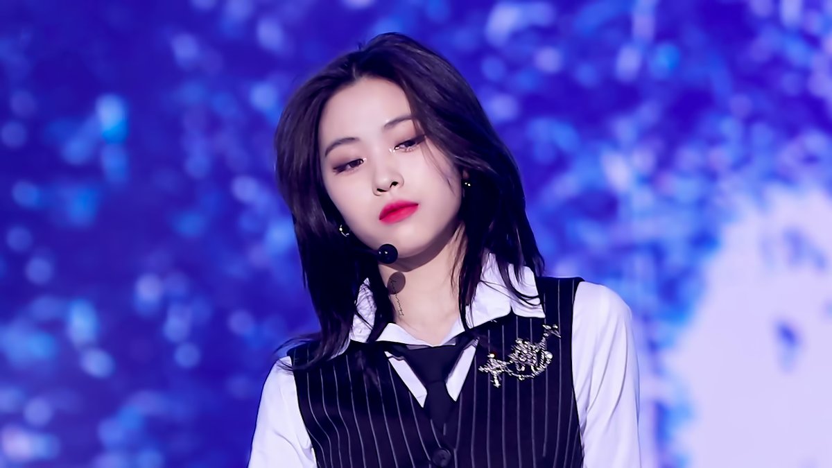 F1owering's tweet photo. #ITZY #RYUJIN #류진 
20211231 fiction 페이스캠 pics
📎https://t.co/siFkDUsuVl https://t.co/WH3RQUiKKS