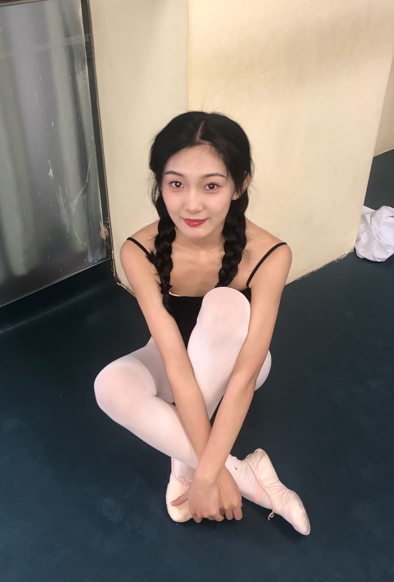 mrjhcj's tweet photo. 舞蹈生图集  #舞蹈生 #舞蹈大袜 #一字马 #丝袜美腿 https://t.co/JmfilQMCKv