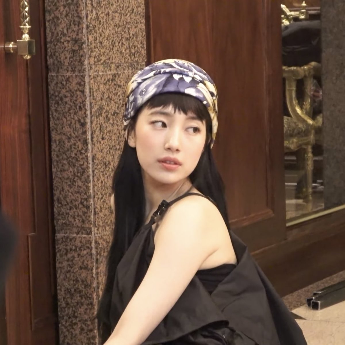 suzycontents's tweet photo. 220103 Management Soop YouTube update with Suzy !! 

“Human Dior Suzy’s perfect Dior Making Behind 👏💖 💕 Suzy's dior making behind film💕”

🔗 https://t.co/b8a723cxp1 

#SUZY #BAESUZY #수지 https://t.co/cPlaZPVLyu