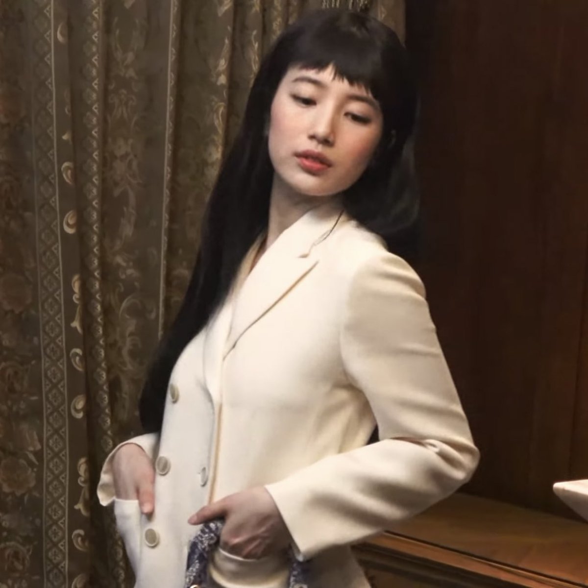suzycontents's tweet photo. 220103 Management Soop YouTube update with Suzy !! 

“Human Dior Suzy’s perfect Dior Making Behind 👏💖 💕 Suzy's dior making behind film💕”

🔗 https://t.co/b8a723cxp1 

#SUZY #BAESUZY #수지 https://t.co/cPlaZPVLyu