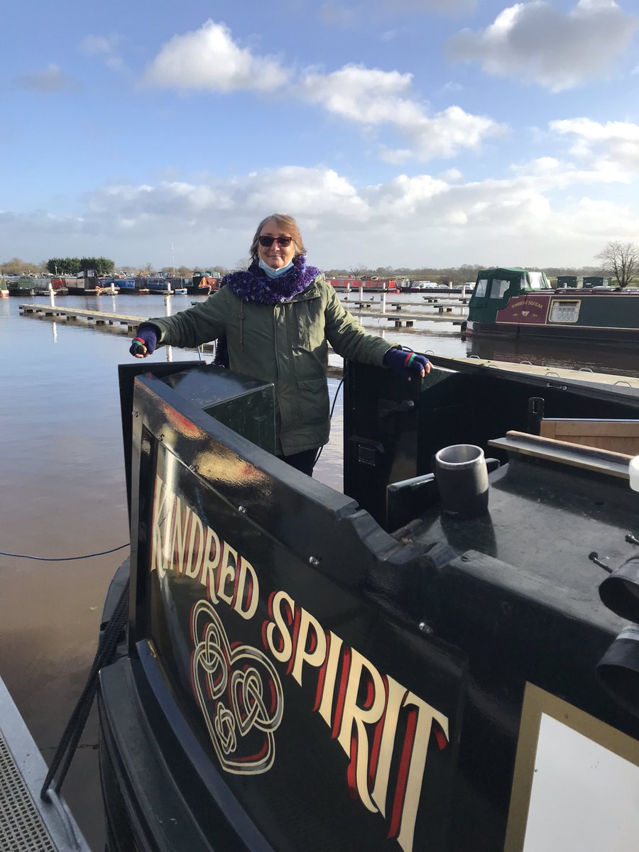 venetianmarina's tweet photo. Congratulation to Jo on the purchase of NB Kindred Spirit. We hope you thoroughly enjoy your new boat from all the team at Venetian Marina. 👍🏼🥳🤩
#realiseyourdream #boathandover #narrowboat #livingthedream https://t.co/dhToYPHNCg