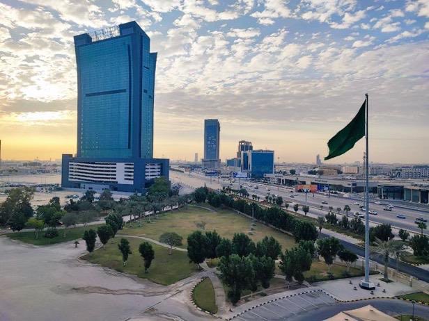 ابارك لرئيس وأعضاء #غرفة_الشرقية تدشين برج الغرفة الاستثماري ، نأمل أن يكون المشروع داعم لمسيرة الغرفة في خدمة قطاعات الأعمال.