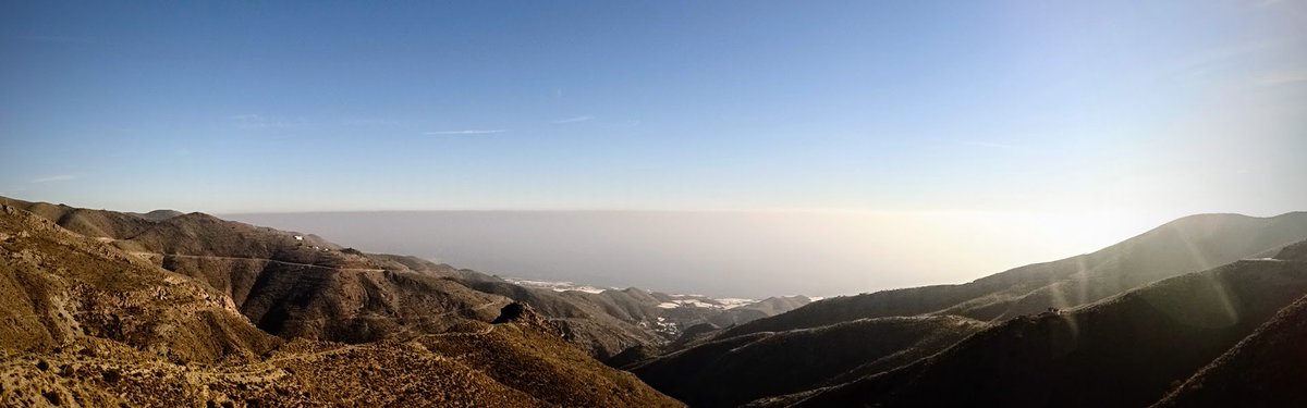 EslavaPaco's tweet photo. Llega a su fin esta primavera adelantada, que nos ha traído la floración de los almendros en la Sierra de la #Contraviesa, y numerosos días de niebla en el mediterráneo, los avisos por fuerte viento de poniente acabará con está situación @ecazatormentas https://t.co/pRXeZMy6xa