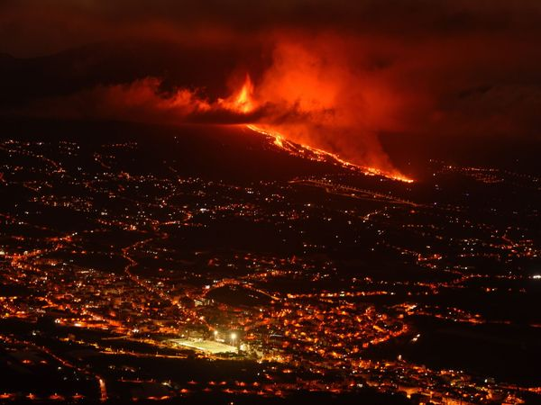 Olaya_Golden's tweet image. La erupción de La Palma es posiblemente uno de los mayores acontecimientos que se han vivido en España este pasado año (con el permiso de nuestra querida borrasca Filomena). Ha durado casi 3 meses y dejado numerosos destrozos. 

Foto: EFE.