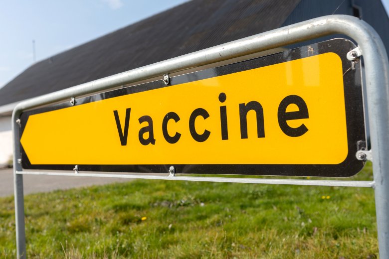 Reg_Nord's tweet photo. Vi er rigtig godt på vej i Nordjylland med revaccination imod Covid-19. I december har 210.000 nordjyder taget imod tilbuddet om 3. stik. Det betyder, at ud af alle inviterede til revaccination, har 82 % enten fået 3. stik eller har booket en tid til det #sundpol #COVID19dk https://t.co/DImKNn82O5