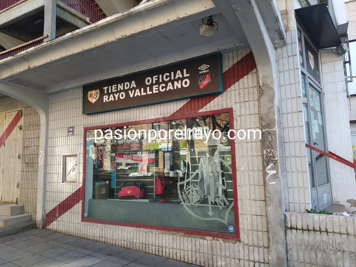 pasionporelrayo's tweet photo. 🔴 Mitad de temporada, el Rayo en puestos europeos, el equipo ilusiona... Semana de Reyes... ¿Camiseta de Falcao?... ¿Camiseta de niños?... ¿Camiseta... del Rayo?...

¡TIENDA TOTALMENTE DESABASTECIDA! La vida sigue igual... https://t.co/1Ktf56Esvd