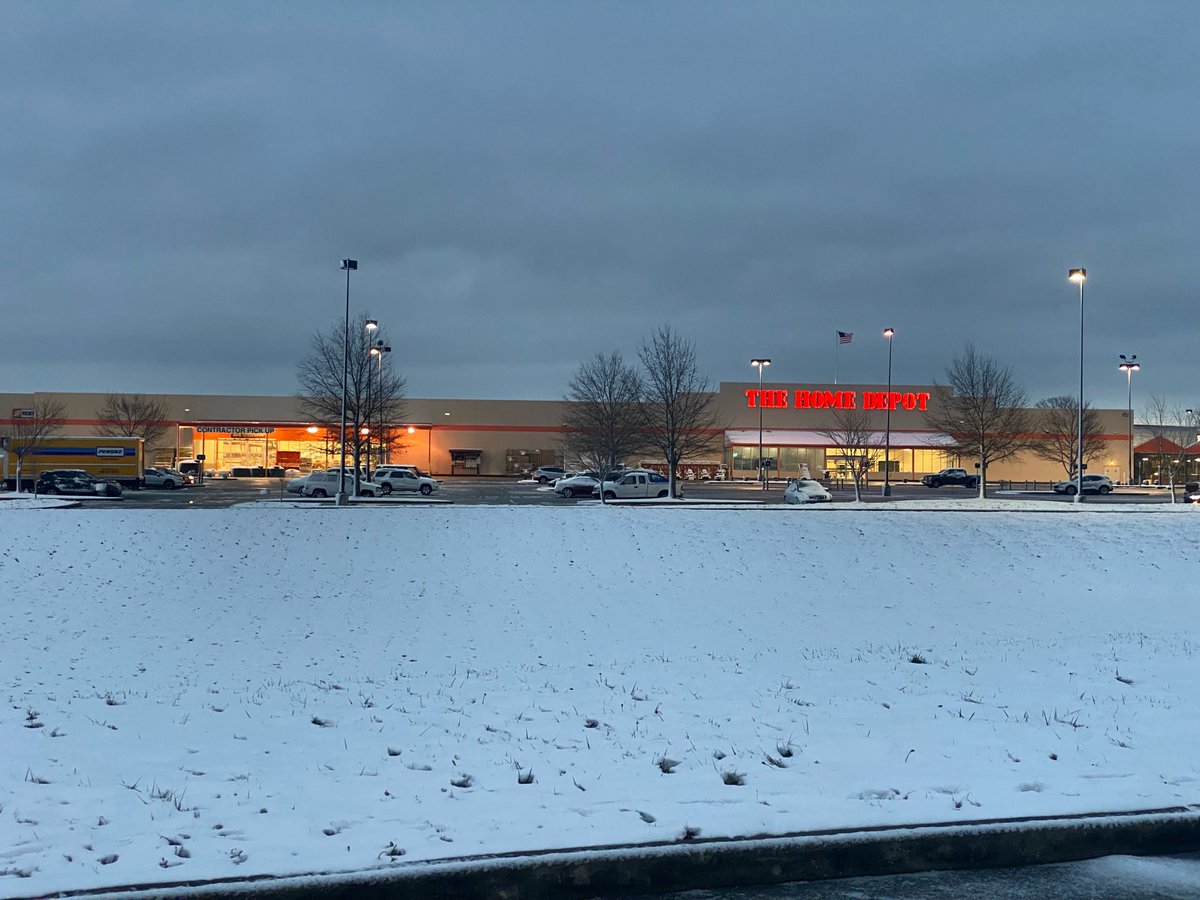 Rare start to the day here in #lebanon #homedepot #0745 #snow #cold