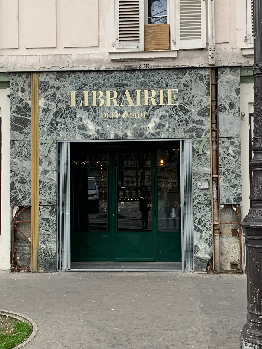 EscapeGameBlog's tweet image. Premier escape de l’année pour les Pandas chez @DeepInsideParis . Nous venons simplement acheter un livre, mais on sent que notre aventure va prendre un autre tournant…!