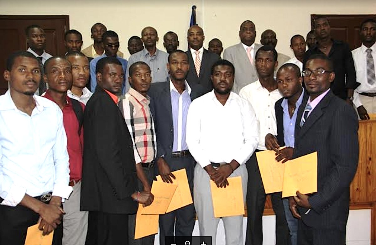 nesmymanigat's tweet photo. 6 oktòb 2014 mwen remèt 134 lèt nominasyon nan kad 507 dosye entegrasyon etidyan Lekòl Nòmal mwen trete 2014-2016. Apati Janvye, n ap kontinye aplike mezi 10 #12Mesures yo. N ap entegre gradyèlman etidyan ENS, CFEF, FIA, UPR, ENGA, ENARTS...... selon nouvo bidjè a. #LekòlPaKaTann https://t.co/Yw3LFWnNo6