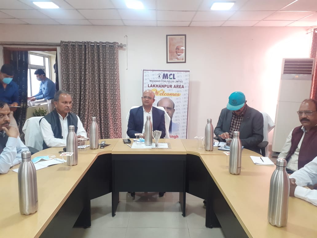 LakhanpurArea's tweet photo. Sri O P Singh, CMD MCL  visited Lakhanpur Area and interacted with JCC member, WIPS member, HOD's &amp; MT's of Lakhanpur Area. Further, he has inspected LKPOCP. https://t.co/JFCluMnDeF