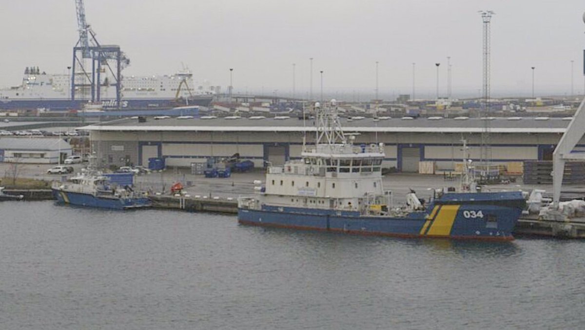 WarshipCam's tweet photo. Swedish Coast Guard vessels KBV 314 on the left and KBV 034 on the right in Malmo, Sweden - January 3, 2022 #kbv314 #kbv034 https://t.co/ryfYyBi3BP