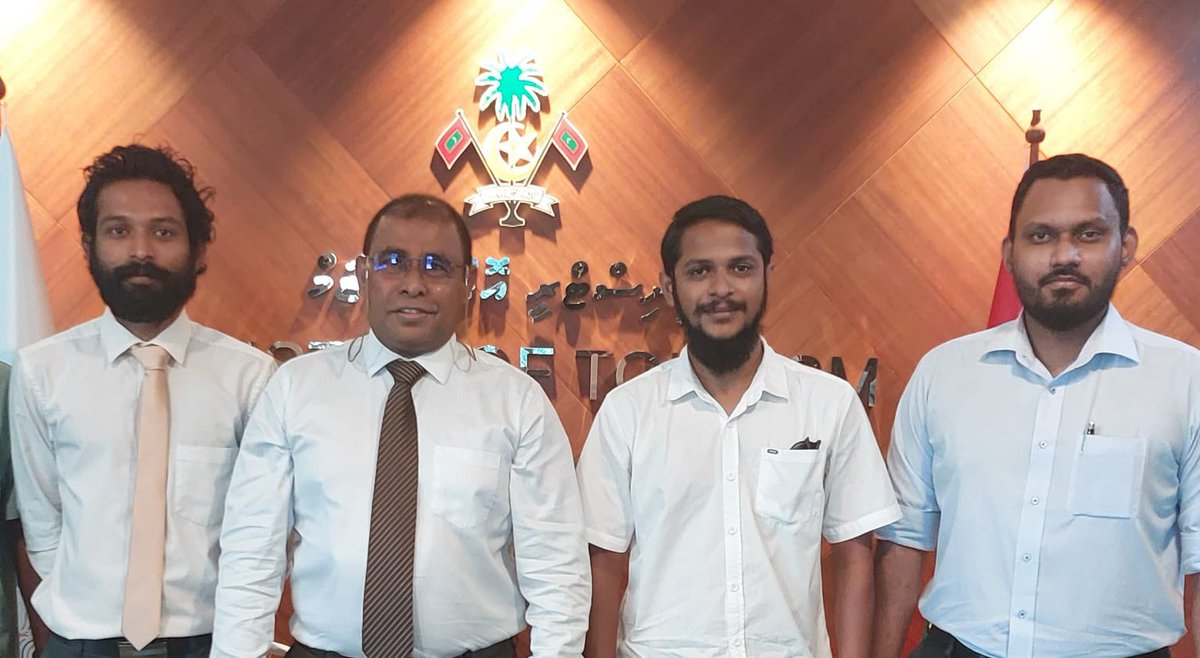 Huvadhoo Association of Tourism Board Members and members from GDh Vaadhoo meets Minister <a href="/Mausoom_Maus/">Abdulla Mausoom</a> to discuss community based sustainable tourism development in GDh Vaadhoo.

<a href="/MvTourism50/">Maldives Tourism 50</a>