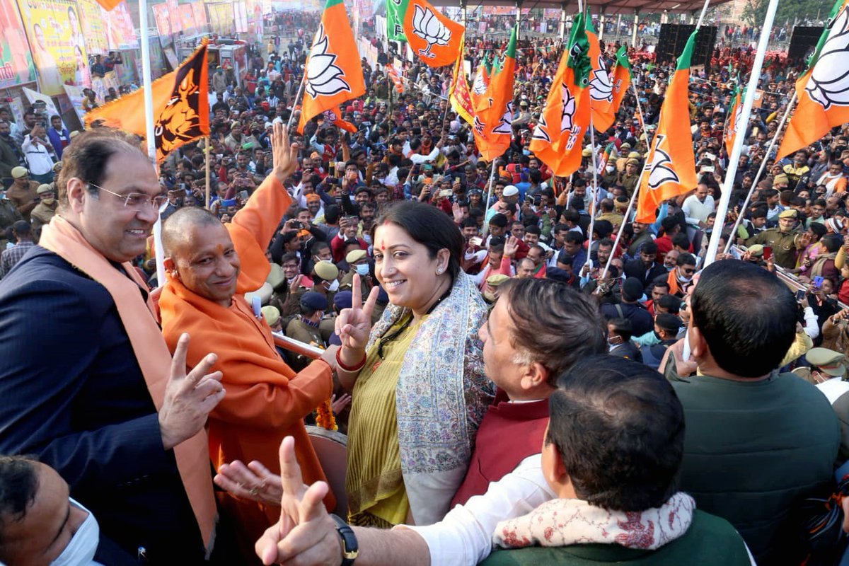 CMOfficeUP's tweet photo. केंद्रीय मंत्री श्रीमती @smritiirani जी व #UPCM श्री @myogiadityanath जी ने आज जनपद अमेठी में ₹293 करोड़ से निर्मित होने वाले राजकीय मेडिकल कॉलेज का शिलान्यास एवं ₹86.42 करोड़ से निर्मित 200 शैय्या वाले जिला स्तरीय रेफरल चिकित्सालय, तिलोई का लोकार्पण किया। https://t.co/KrhkyruMz2