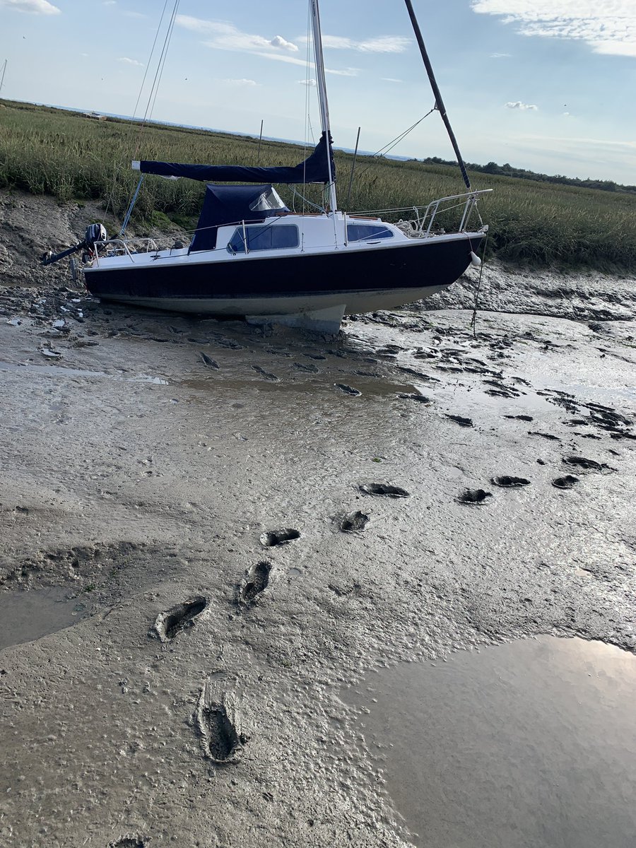 2019Thames's tweet photo. The tide is a place somewhere between the land and the sea. #thamesestuary #leighonsea #southendonsea #queenborough #medwayriver #lowerhalstow #thamesriver #thamesriverside https://t.co/HfmgX4I9Sr