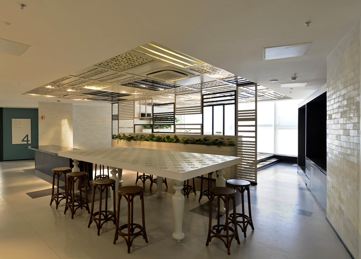 media_edifice's tweet photo. Designed by #EdificeConsultants, the Corporate Office for #CreditSuisse pays homage to the different attributes of #Pune with the synthesis of elements of the new world market and the city’s traditional features became evident in its interiors.
#BuildingForIndia #InteriorDesign https://t.co/371eA84s7V