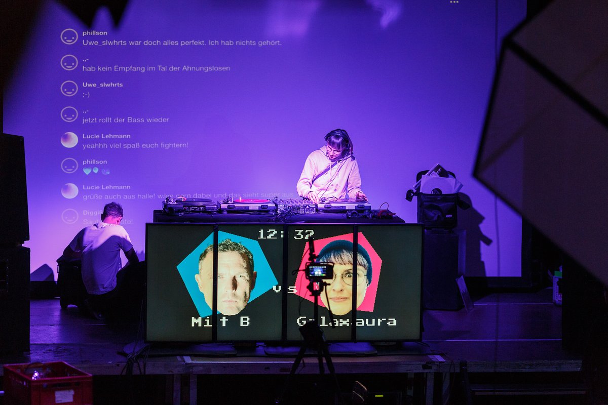 davefestival's tweet photo. DAVE Retrospective 2021

Slot Fighter (Vinyl Edition) im @sektor_evo_revo – 10.10.2021
Pics by @FreezeFramePic 

#davefestival #dave #festival #dresden #electronicmusic #slotfighter #djbattle #djing #vinyledition #davetv https://t.co/2O5g7PFSQI