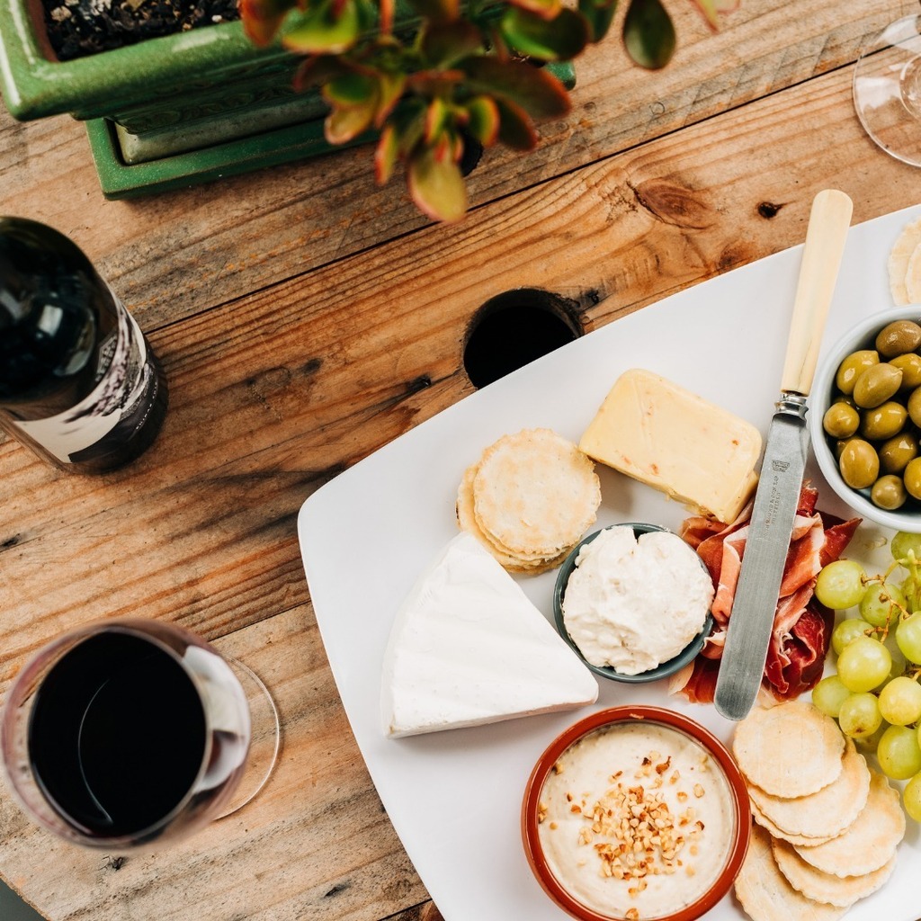 WineTube's tweet photo. A right starter for the best new year start! ⁠🍷🧀⁠
⁠
#newyear2022 #2022 #winelover #italianwine #instawine #vino #wein #vinho #vin #winetasting #winery #winetime #winecountry #wineoclock #winestagram #wines #winebar #wineglass #winelife #winenight #winecellar #winerylover… https://t.co/oBYrXb9OIb