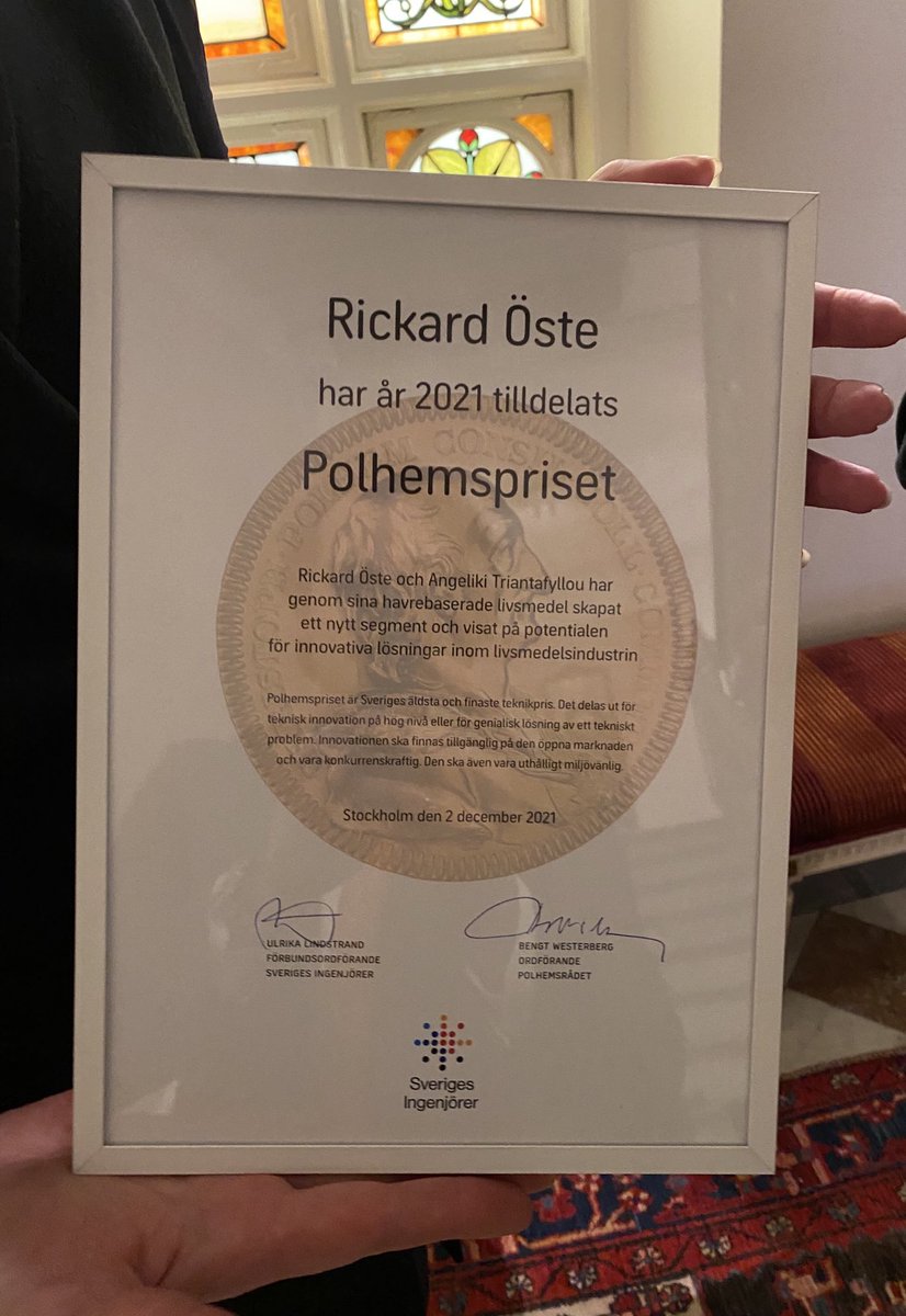 UlrikaLindstr's tweet photo. Hade idag det stora nöjet att få överräcka #polhemspriset till Rickard Öste, som inte kunde närvara på prisutdelningen i december. Fantastiskt trevligt samtal över lunch i Lund. #innovation #polhem ⁦@Ingenjorerna⁩ https://t.co/y2x3YVHahF