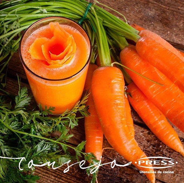 press_lat's tweet photo. #TipPress si quieres que las #Zanahorias se conserven por más tiempo guárdalas en la nevera en un envase de vidrio con agua se mantendrán hidratadas y crujientes por más tiempo.
#TipsPress #PressLat https://t.co/sYWBDlXNEQ