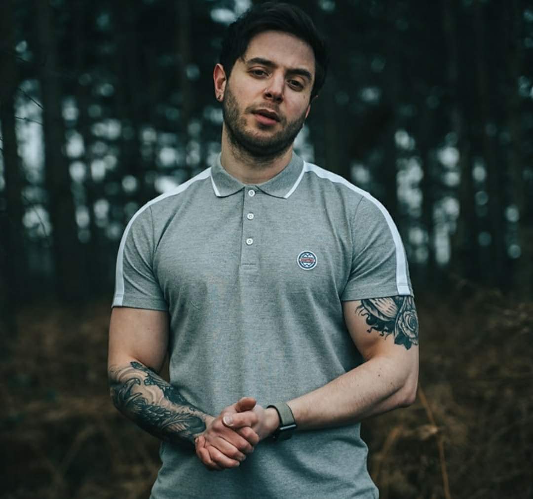 Stadvoru Stria Polo for only £29.99 in our 40% off sale. Available in Grey, Black, Aqua and Red 

stadvoru.co.uk/polo-shirts