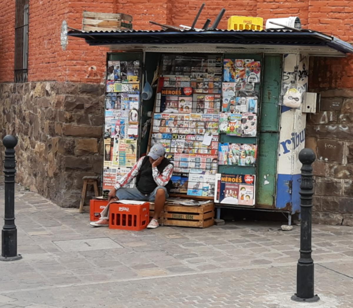 📰El ministro de Trabajo, Claudio Moroni, aprobó para los Canillitas el pago de una suma individual de $120.000 para 2022, que estará dividida en seis cuotas consecutivas y mensuales de $20.000. El subsidio busca reconvertir la actividad

#crisis
#canillitas
#3enero
#lunes