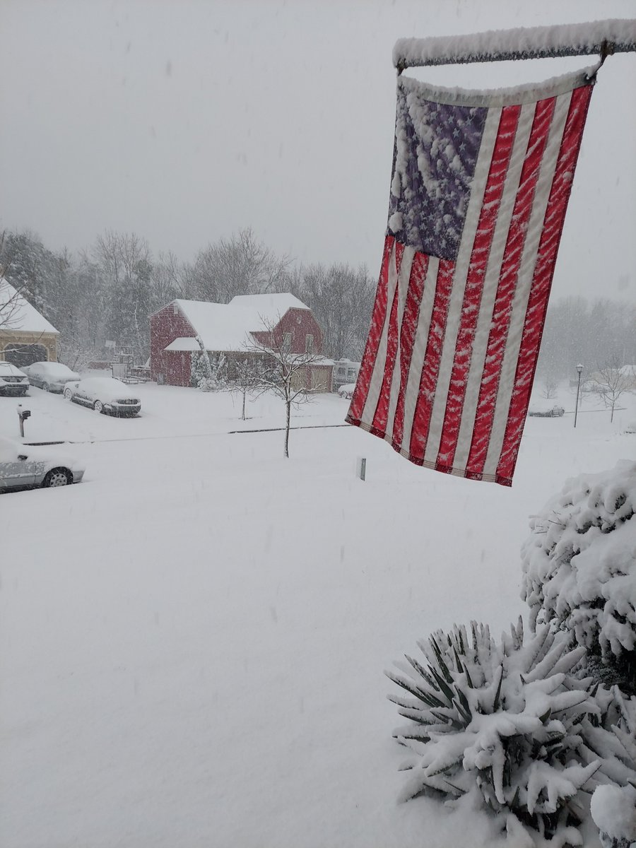 BKBowen2's tweet photo. SNOWHAPPY in Cheltenham MD #Fox5SnowDay https://t.co/abc6zKsx01