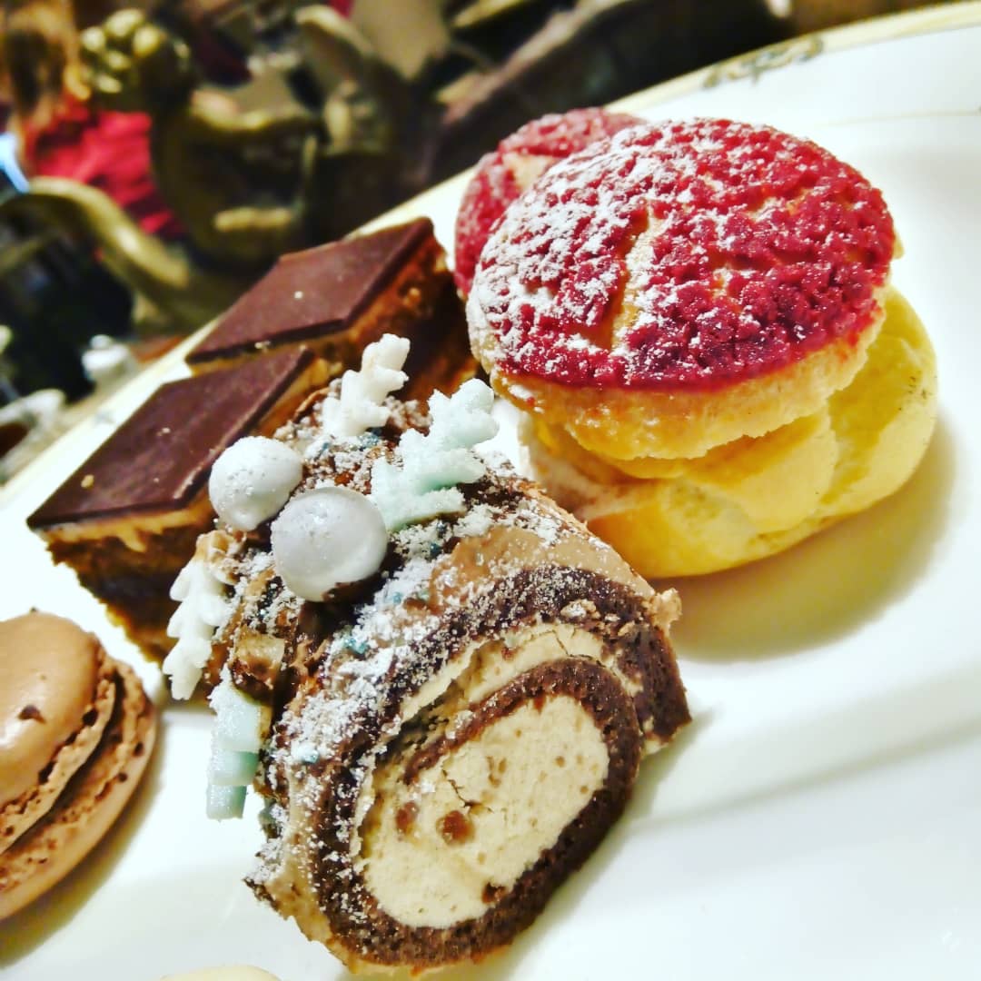 aatristainm's tweet image. Así como me gusta el vino, amo también el té y el hotel #Drake en Chicago tiene hasta el 9 de enero una experiencia super rica q se llama el #HolidayTea. Llenan tu mesa de bocadillos salados y pastelitos y seleccionas tu té de más de 60 opciones! Todo delicioso!! #TheDrakeHotel