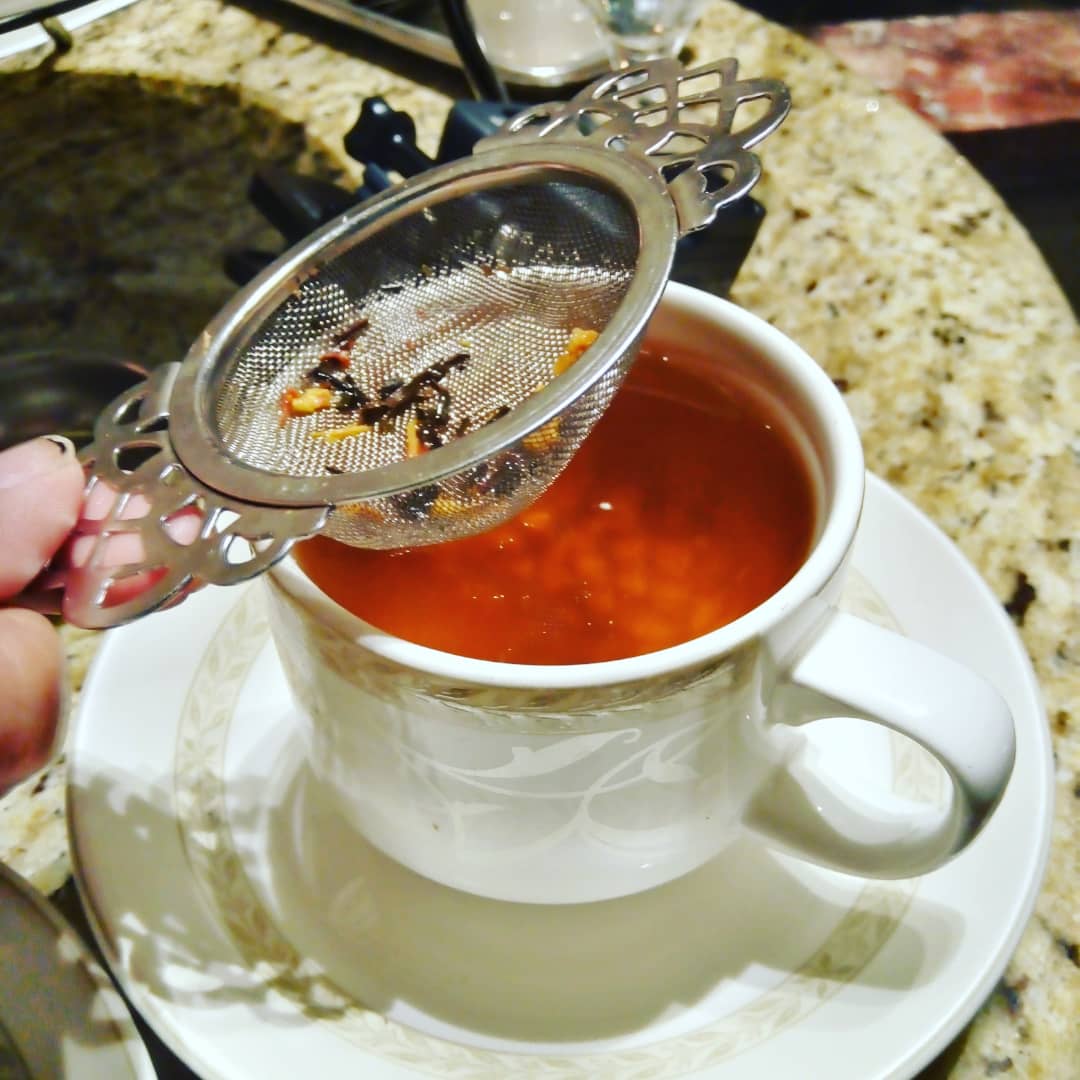 aatristainm's tweet image. Así como me gusta el vino, amo también el té y el hotel #Drake en Chicago tiene hasta el 9 de enero una experiencia super rica q se llama el #HolidayTea. Llenan tu mesa de bocadillos salados y pastelitos y seleccionas tu té de más de 60 opciones! Todo delicioso!! #TheDrakeHotel