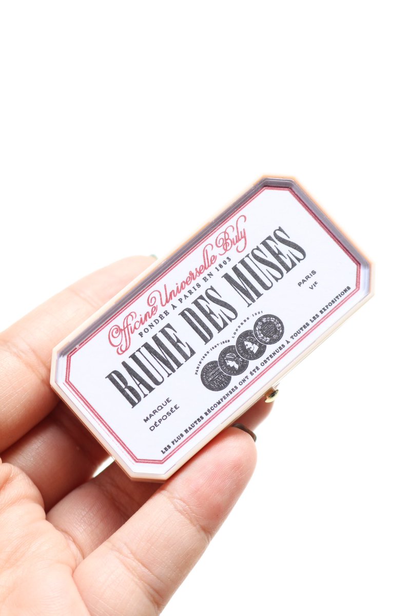 detailsoftoday's tweet photo. สำหรับใครที่เล็ง Universelle buly1803 🧴 แต่ยังเลือกไม่ได้ว่าชิ้นไหนดี เอาจริงๆชิ้นแรกที่น้ำซื้อคือ blam นะ5555 เลือกชิ้นแรกจ่ายตังแล้ว ยืนอีกแปบ ก็ค่อยจิ้มเอา oil มา😂 เป็น universal balm ทาตรงให้ที่แตกๆก็ได้ ทาปากก็ได้ค่ะ ชุ่มชื้น ก่อนนอนน้ำเอามาบำรุงขนตาด้วย ชอบมากก✨🪞 https://t.co/Gv4bzinM1P