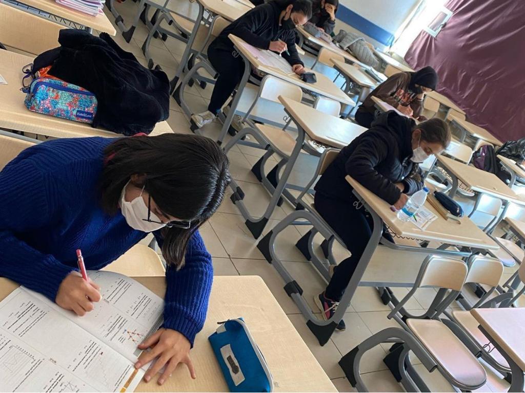07kepezmem's tweet photo. Okulumuza Teşekkür Ediyoruz

"Kepez Başarıya Koşuyor" Projesi Kapsamında her ayın son haftasında yapılması planlanan Kazanım Değerlendirme Sınavını yapan +++

#AHENK İLE #KEPEZ_BAŞARIYA_KOŞUYOR

@antalyamem07 @huseyiner07 @AntalyaAhenk @vural_hudai @abbasdog4n @AytenCpal https://t.co/iwyFcXdUo3