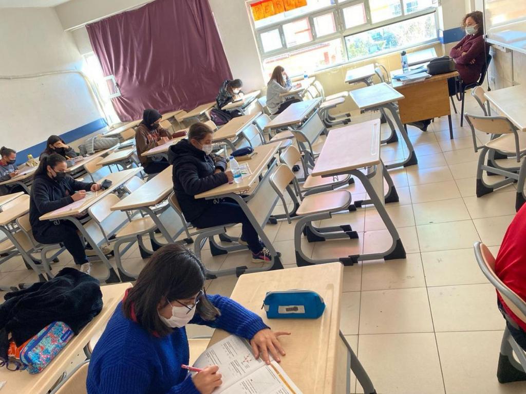 07kepezmem's tweet photo. +++ Ayten Çağıran Çok Programlı Anadolu Lisesi idareci ve öğretmenlerine teşekkür ederiz.💐 https://t.co/MJ1ZrLXouQ