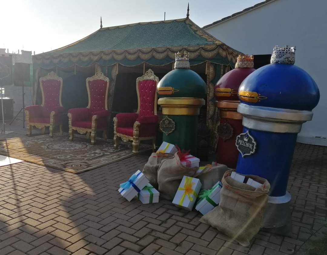 🎪 𝗖𝗮𝗺𝗽𝗮𝗺𝗲𝗻𝘁 𝗱𝗲𝗹 𝗥𝗲𝗶𝘀 𝗠𝗮𝗴𝘀 𝗱'𝗢𝗿𝗶𝗲𝗻𝘁 👑👑👑

📅 3 i 4 de gener. D'11:00 a 13:30h  i de 16:30h a 20:00h a Santa Anna. 
👑👑👑 Els patges reials hi recullen les cartes. Amb moltes sorpreses més!
 
 🌠 #GandiaANadal  #Gandia #FestesDeGandia #reismags