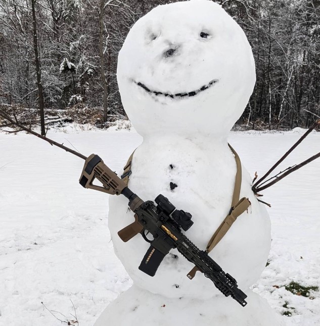 Trijicon's tweet photo. Now that’s the proper way to kit a snowman.
📷 IG: low_n_left
#MROHD #reddot #GunsDaily https://t.co/bnJwzsFfwm