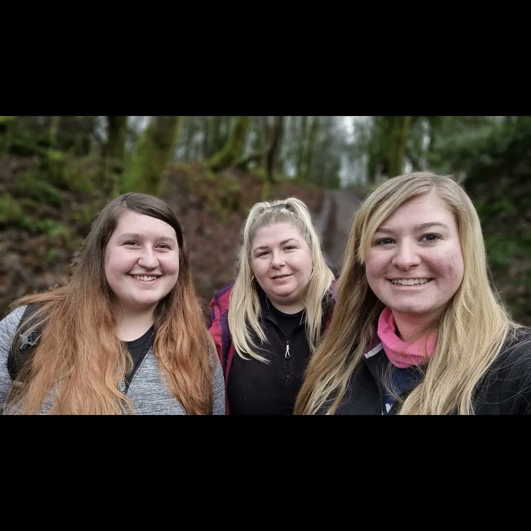 Sugar_Kane1's tweet photo. Start the year as you mean to go on... in good company 🥰💕 @gabbybarrows
@RachQuitz #castlesemple #girlsgirlsgirls #walking #kia #malamute #winterwalks https://t.co/NcSUMuePrz