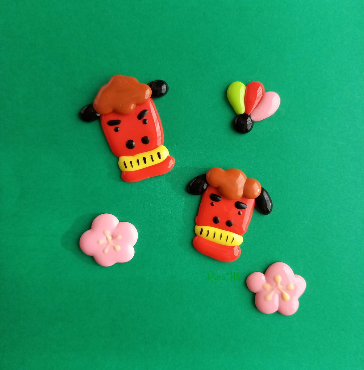 RinaM_shizuku's tweet photo. 初めて作ってみました「獅子舞い」です🤭
ちょっと面長？馬面？牛？鬼？
#好きな人には好きな感じ #ビニール絵の具 #しずく絵パーツ #獅子舞い #お正月 #ハンドメイド好きさんと繋がりたい #谷根千 #RinaM https://t.co/J3JCdhSDFU