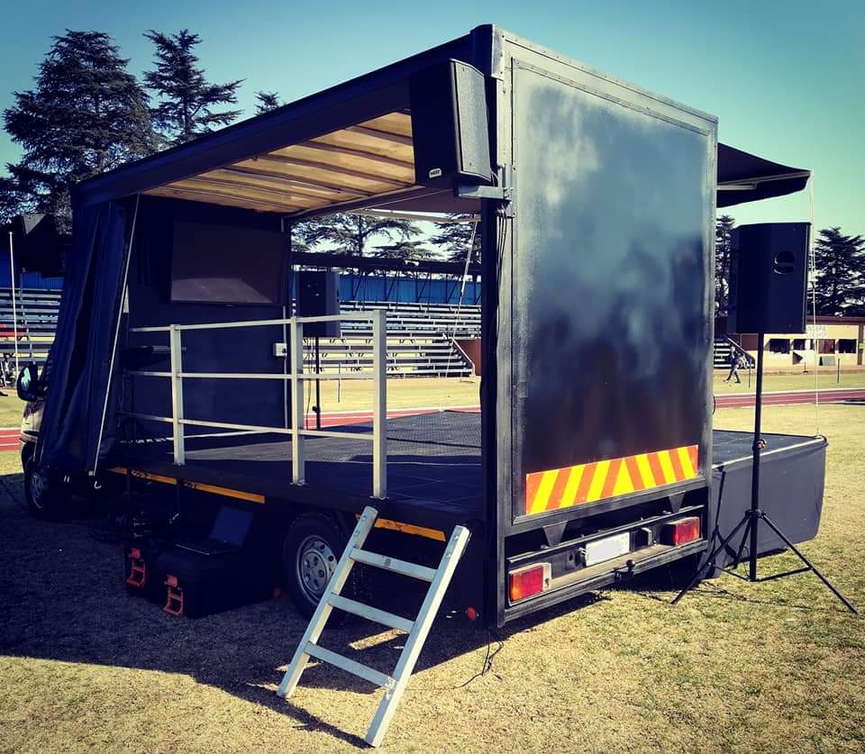 DJ_Buhle's tweet photo. My next client could be on the TL ... Kindly RT - Sound Rigs. 

djbuhle@gmail.com for enquiries. https://t.co/Xy9cqdlGHI