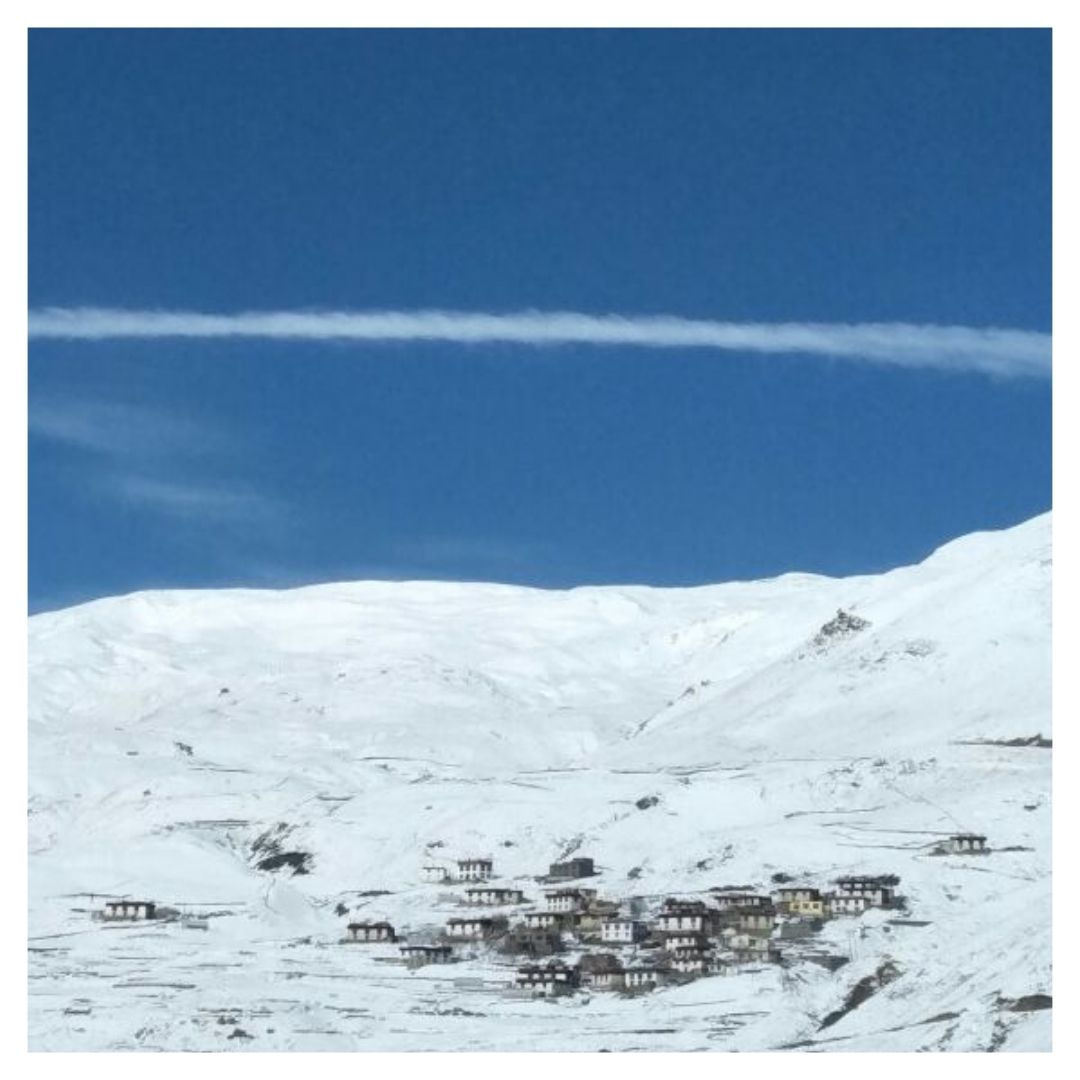 SpitiEcosphere's tweet photo. The beauty of #WINTER in the #Himalayas lies in no crowd, snow-covered terrains, no electricity and no internet — absolute peace. 

A world of its own, winter in the Himalayan ranges is a soulful retreat in itself. https://t.co/5uuDSGCDmQ