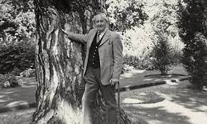 blackwelloxford's tweet image. Today, 3 January is the birthdate of J. R. R. Tolkien, who was born in 1892.

Blackwell's was Tolkien's first publisher with 'Goblin Feet' accepted in the annual Oxford Poetry for the year 1915. 

With the hindsight of age, it was not a favourite piece of his own work.