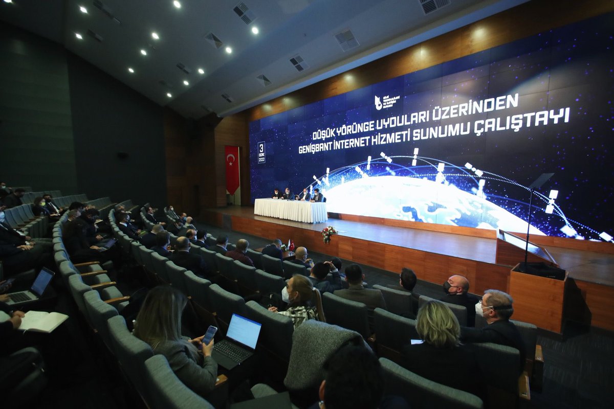 ofatihsayan's tweet photo. Bugün BTK'da gelecek için heyecan verici yeni bir teknolojinin çalıştayını gerçekleştirdik.

Sektör temsilcilerimizle birlikte, düşük yörünge haberleşme uydu sistemlerini değerlendirerek, ülkemiz için izleyeceğimiz yol haritası üzerinde istişarelerde bulunduk. https://t.co/zKgmiMNPtb