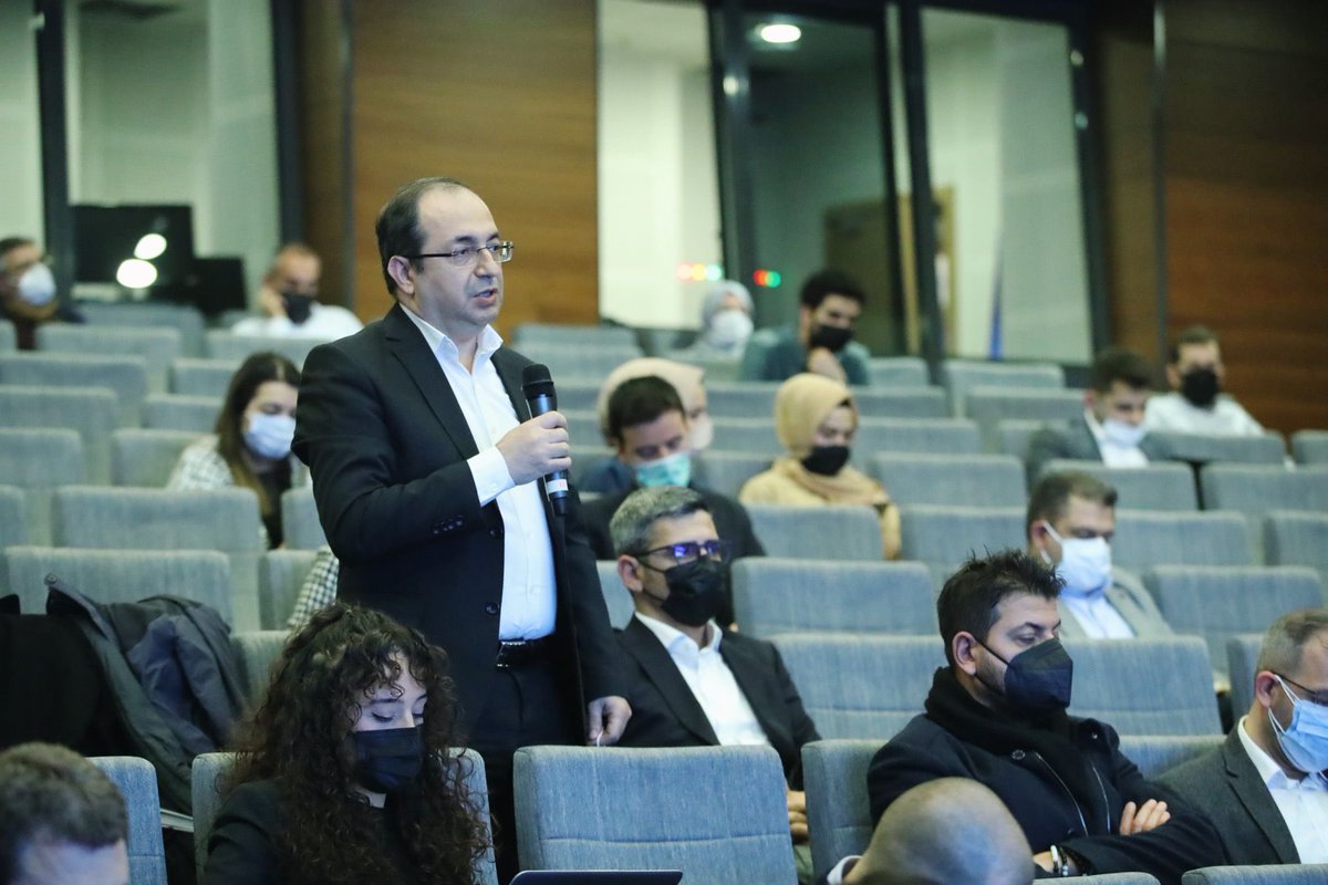 Bugün BTK'da gelecek için heyecan verici yeni bir teknolojinin çalıştayını gerçekleştirdik.

Sektör temsilcilerimizle birlikte, düşük yörünge haberleşme uydu sistemlerini değerlendirerek, ülkemiz için izleyeceğimiz yol haritası üzerinde istişarelerde bulunduk.