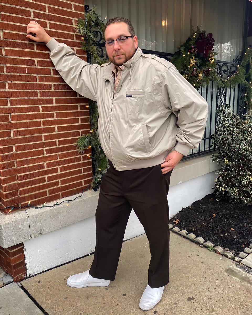 tonyatthetable's tweet photo. Mister Old School January 2022
😂 
Jacket: Tan @MembersOnlyUSA Jacket
Shirt: Brown #JohnBlair Zipper Shirt
Pants: Brown #Sansabelt Pants
Shoes: White #VikingShoes

(📸: my wife) https://t.co/0Xr71UT8eP