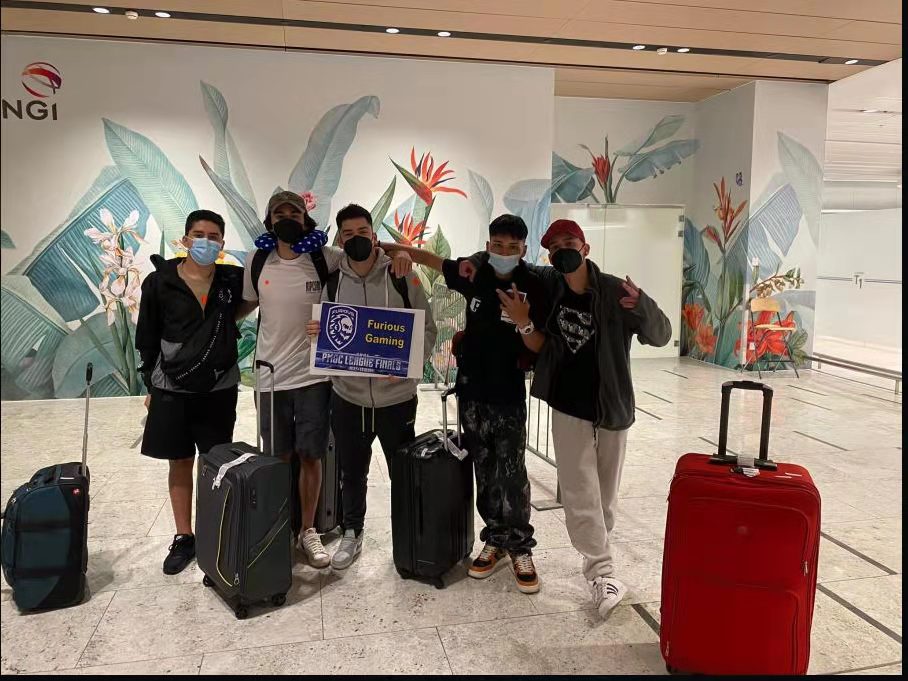 Players of STE Stalwart Esports and FG are landing at the Singapore Changi Airport to begin an intense journey of PMGC 2021 Grand Finals. Good luck, soldiers💪!!!

▶️Watch #PMGC2021 ONLY on our official YouTube channel 👉youtube.com/PUBGMOBILEEspo…

#PUBGMOBILE #PMGC #NEXTTOGLORY