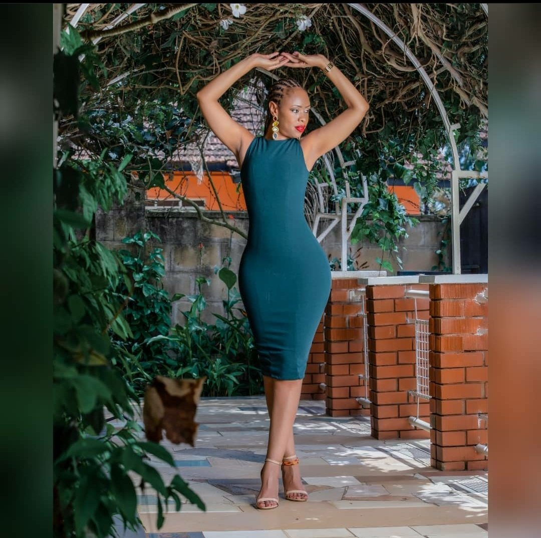 MBU's tweet photo. Curves in all the right places 😍😍 https://t.co/WAJ9Tj3YCS
