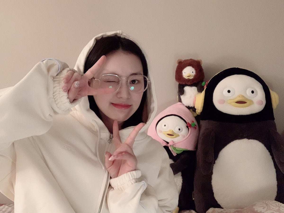 브이라이브 썸네일 올려달라길래!!
고럼 좋은밤 보내깅❤️